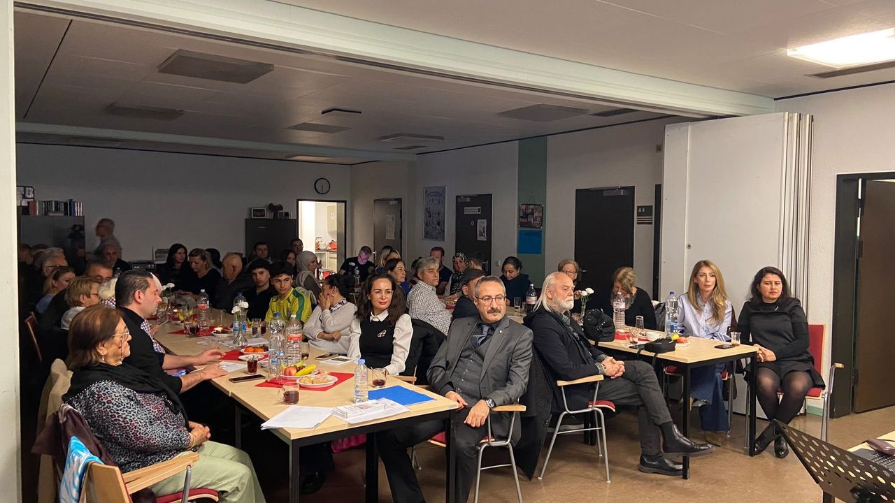 Essen’de “Göç” Temalı Anlamlı Program: Salon Doldu Taştı