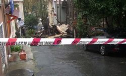 Sarıyer'de metruk bina çöktü: Sokağa giriş çıkışlar kapatıldı