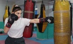 Boksör Elif Nur, ön eleme için Belfast'ta ringe çıkıyor