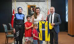 Emniyet Müdürü'nden şehit oğluna imzalı Fenerbahçe forması sürprizi