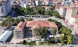 TARİHİ ÖĞRETMENEVİ’NDE RESTORASYON ÇALIŞMALARI SÜRÜYOR