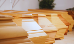 NRW’de Yurtdışına Cenaze Naklinde “Çifte Muayene” Tartışması: SPD’den Hükümete Soru Önergesi