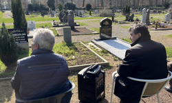 Duisburg’da Arefe Günü Kabristan Ziyareti