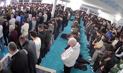 Kadir Gecesi’nde Peygamber Sevgisi Mimar Sinan Camii’ni doldurdu