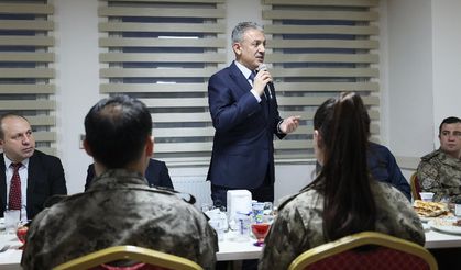 Vali Tuncay Akkoyun ilk iftarını Özel Harekat Polisleri ile yaptı