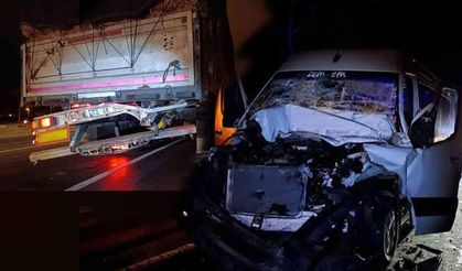 Manavgat’ta tur minibüsü TIR'a arkadan çarptı: 6 Alman turist ile sürücü yaralı