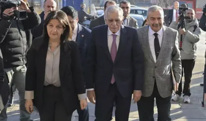 DEM Parti heyetinden CHP’ye ziyaret