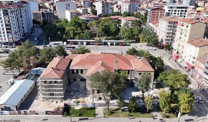 TARİHİ ÖĞRETMENEVİ’NDE RESTORASYON ÇALIŞMALARI SÜRÜYOR