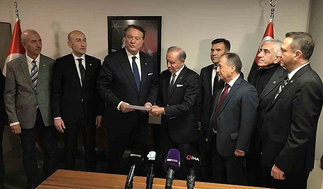 Beşiktaş Başkan Adayı Hasan Arat, yönetim kurulu listesini teslim etti