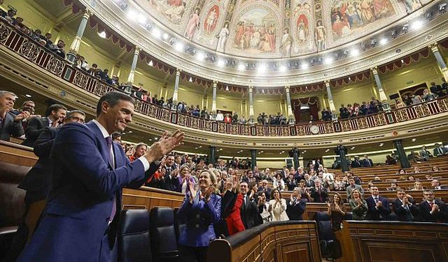 İspanya'da koalisyon hükümeti Temsilciler Meclisi'nden güvenoyu aldı