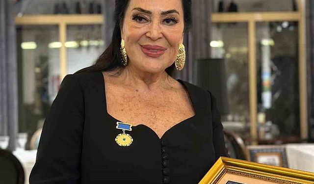 Türkan Şoray'a TÜRKSOY tarafından 'Onur Nişanı' verildi