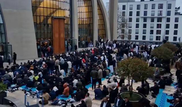 Almanya’da Ramazan Bayramı Namazı Kılındı