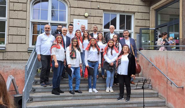 Köln’de Türk Halk Müziği Rüzgarı Esti: Gönüllüler Korosu’ndan Mini Konser