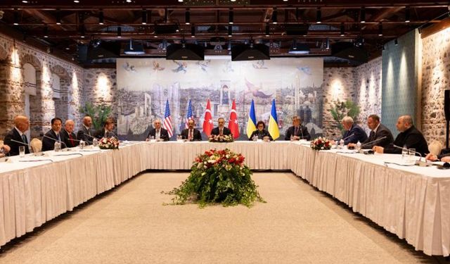 Dolmabahçe’de kritik rirve: Türkiye, ABD ve Ukrayna toplantısı başladı