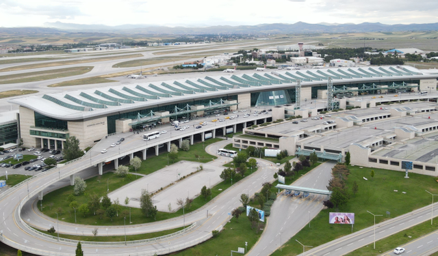 Esenboğa Havalimanı'nın kapasitesi iki katına çıkıyor: Üçüncü pist ve yeni kulede sona gelindi