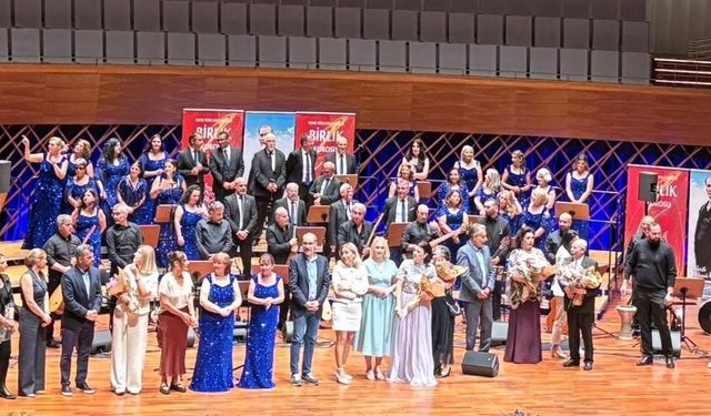 Ruhr Türk Halk Müziği Birlik Korosu’ndan Coşkulu Konser Gecesi