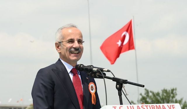Bakan Uraloğlu'ndan Trabzon'a müjde: Türkiye'de denize yapılan üçüncü havalimanını tasarladık