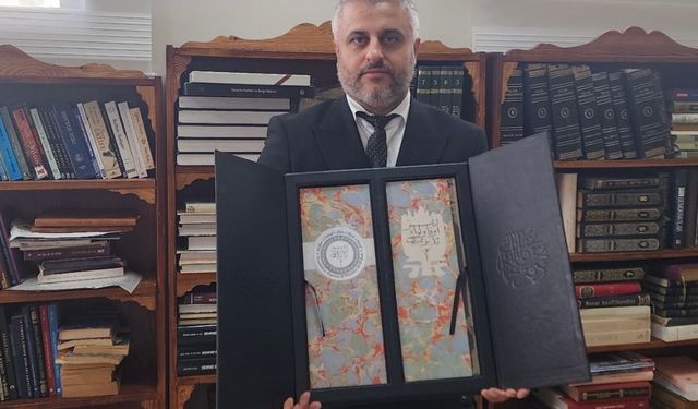 İsmail Karakaş’a Tarihî Emanet: Kudüs'ün Osmanlı Tapusu Hediye Edildi