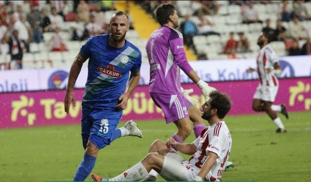 Antalyaspor, sahasında Rizespor'a 5-2 yenildi