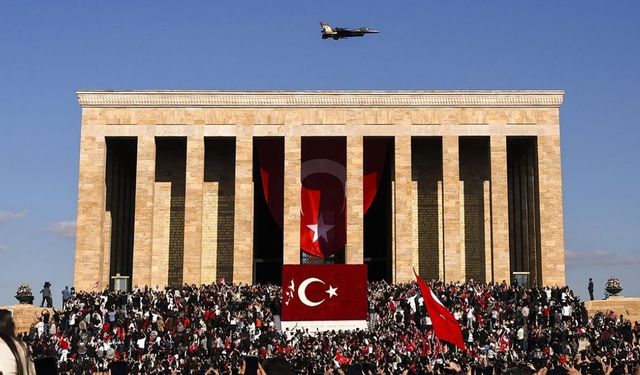 10 Kasım'da 1 milyon 219 bin kişi Ata'sını ziyaret etti