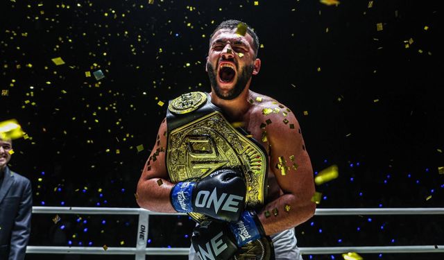 TÜRK SPOR TARİHİNDE BÜYÜK ZAFER: SAMET AĞDEVE BANGKOK’TA DÜNYA ŞAMPİYONU