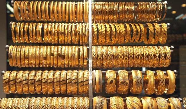 Altın piyasası yeni haftaya dalgalı başladı