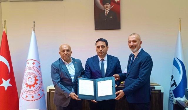 Elazığ Tuhafiyeciler ve Konfeksiyoncular Esnaf Odası’ndan “E-Ticaret ve Markalaşma” Projesi