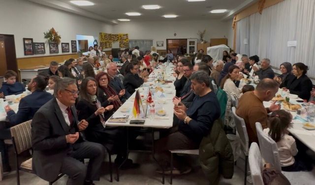 Oberhausen Türk Birliği’nden Birlik ve Barış Mesajı: Müslüman ve Hristiyanlar Aynı Sofrada Buluştu