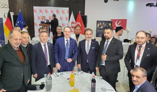 Fatih Erbakan Köln’de partililerle buluştu