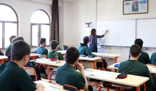 Ders zili yeniden çaldı: 18 milyon öğrenci ders başı yaptı