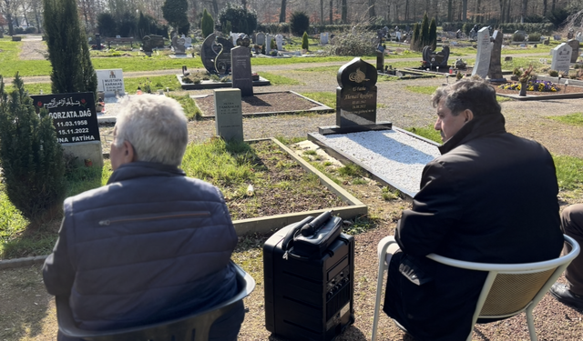 Duisburg’da Arefe Günü Kabristan Ziyareti