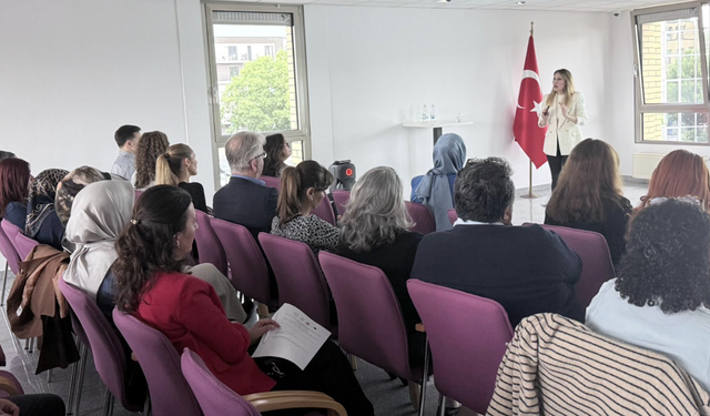 Düsseldorf’ta Aile Bağları Güçleniyor: "Zor Dönemlerde Çocuk ve Ebeveynlik" Buluşması