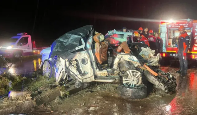 Uşak'ta feci zincirleme kaza: 4 ölü, 34 yaralı
