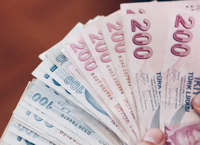 Emeklilere bayram ikramiyesi ve maaş ödemeleri başlıyor