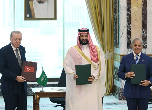Türkiye, Suudi Arabistan ve Pakistan arasında ortak savunma anlaşması imzalandı