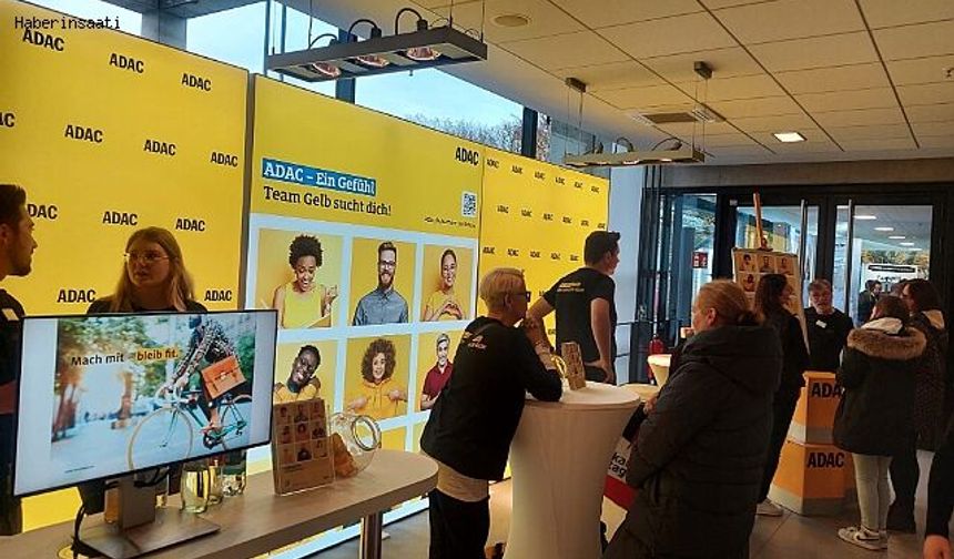 KÖLN STADYUMUNDA KARİER FUARI
