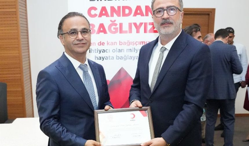 İzmir'de kan bağışçıları sertifikalandı