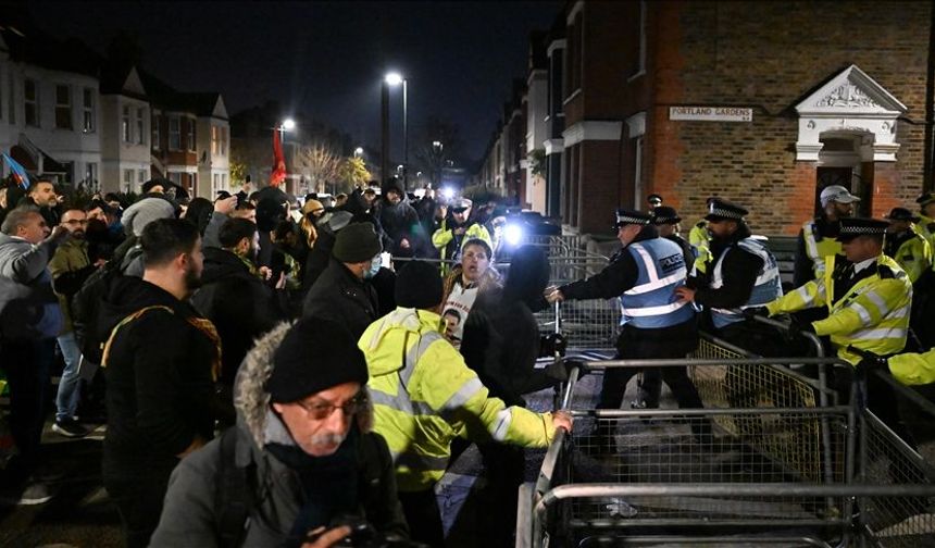 Londra’da PKK yandaşları polisle çatıştı