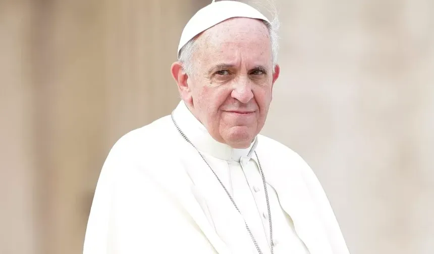 Vatikan: Papa Francis yaşamını yitirdi