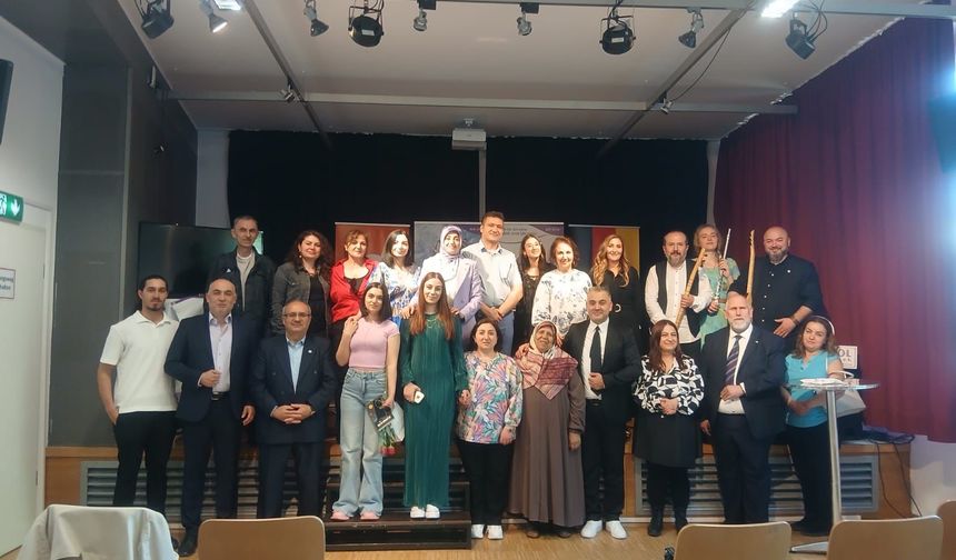 Duisburg’da Anneler Günü’ne Özel “Gurbetin Türküleri 2” Programı Yoğun İlgi Gördü