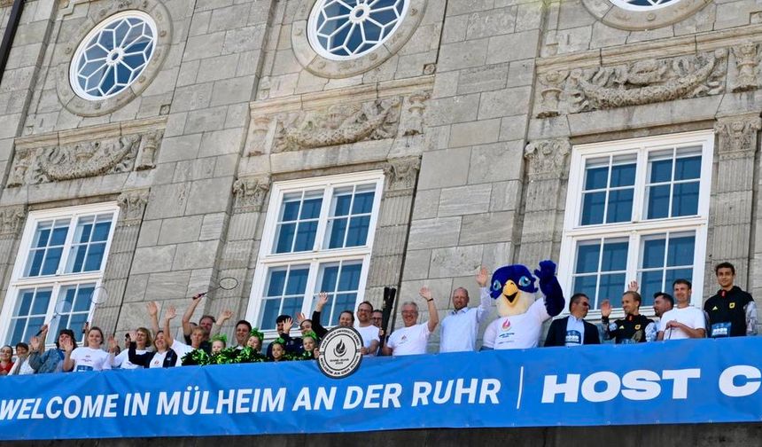Rhine-Ruhr 2025: Meşale Koşusu Etkinliği Mülheim an der Ruhr’u Büyüledi