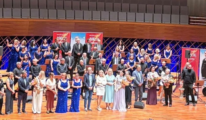 Ruhr Türk Halk Müziği Birlik Korosu’ndan Coşkulu Konser Gecesi