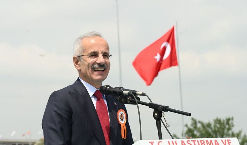 Bakan Uraloğlu'ndan Trabzon'a müjde: Türkiye'de denize yapılan üçüncü havalimanını tasarladık