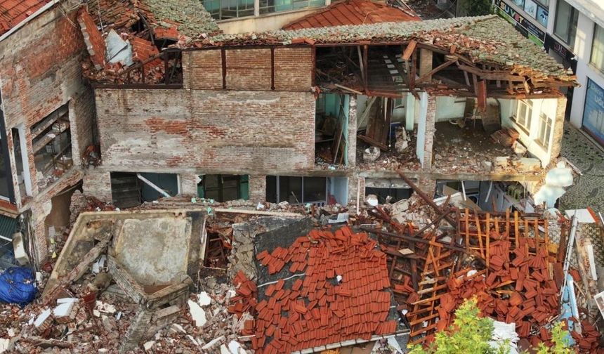 Balıkesir'de 6,1'lik depremin ardından 330 artçı sarsıntı kaydedildi