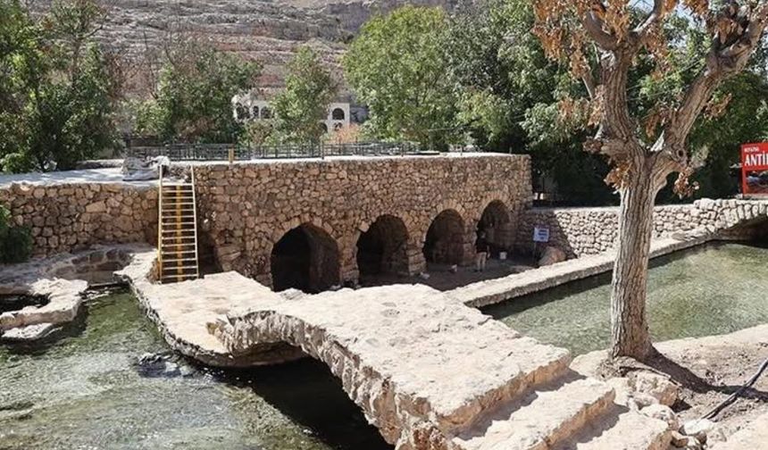 Mardin'de 1500 yıllık mozaik gün yüzüne çıktı