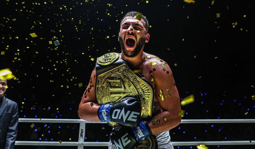 TÜRK SPOR TARİHİNDE BÜYÜK ZAFER: SAMET AĞDEVE BANGKOK’TA DÜNYA ŞAMPİYONU