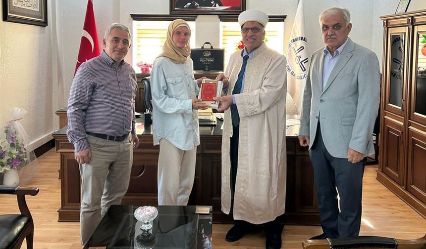 Polonyalı Alexandra Müslüman oldu, adını Ayşe olarak değiştirdi