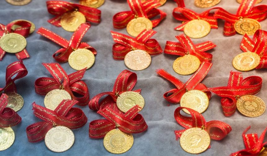 Altın haftaya rekorla başladı: Gram 6.499 TL