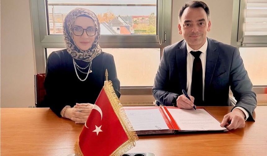 Düsseldorf’ta e-Sınav ve Eğitim Merkezi İçin Protokol İmzalandı