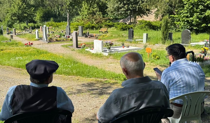 Kurban Bayramı Arifesinde Kabristan Ziyareti: Duisburg’da Dualar Yapıldı